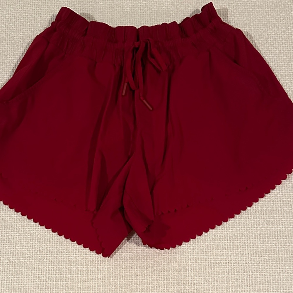 Lorna Jane Women's Red Scalloped Hem Shorts
